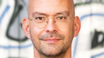 Forscht und lehrt über Vergleichende Politikwissenschaft, Regierungssystem der Bundesrepublik Deutschland und Demokratie: Professor Dr. Michael Koß.