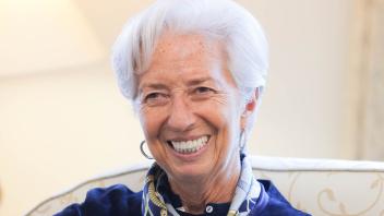 EZB-Präsidentin Christine Lagarde spricht von einer möglichen Anhebung der Zinssätze im Juli. Foto: Luka Dakskobler/SOPA Images via ZUMA Press Wire/dpa