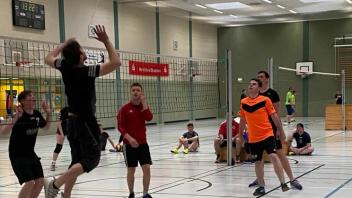 Beim 20. Trägeroffenen Volleyballturnier für Jugend- und Freizeitmannschaften in der Wittenburger Sport- und Mehrzweckhalle „Bürgermeister Norbert Hebinck“ zeigten die Teilnehmer vollen Einsatz.