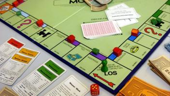 Beim Monopoly-Spiel stehen die Straßennamen fest. Im echten Leben sollen sie gerade bestimmt werden.