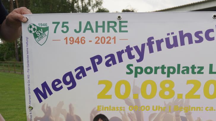 Ikke Hüftgold und Anna-Maria Zimmermann sind musikalisch die Höhepunkte beim „Mega-Partyfrühschoppen“ am 20. August in Haselünne-Lehrte. Karten für die Mega-Sause gibt es allerdings kaum mehr.
