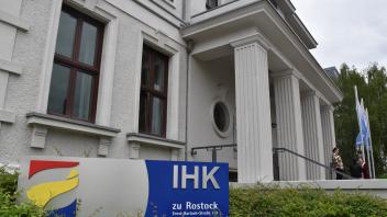 Die IHK in Rostock erhebt regelmäßig das Konjunkturklima unter den lokalen Unternehmen.