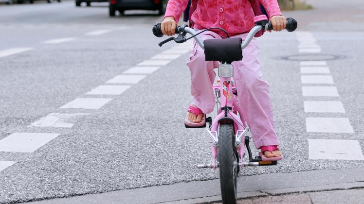 Radfahren lernen: Stützräder können für Kinder gefährlich sein
