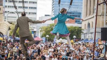 Das Duo Springtime bietet eine spektakuläre Show beim Bramscher Stadtfest.