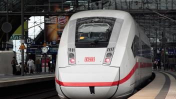 ARCHIV - Der Hochgeschwindigkeitsverkehr zwischen Deutschland und Frankreich wird weiter ausgebaut. Foto: Carsten Koall/dpa
