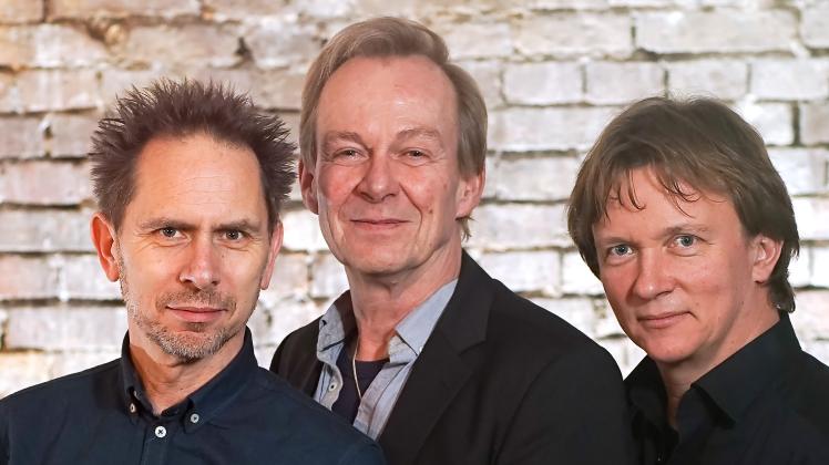 Wolfgang Ekholt (v. l.), Klaus Fey und David Jehn sind JazzSmells - das Trio will in Ganderkesee nicht nur grooven, sondern auch Fragen des Publikums beantworten.
