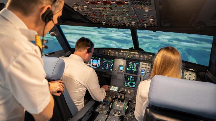 Solche Trainingssituation absolvieren junge Piloten bei German Airways gemeinsam mit dem Lufthansa Aviation Training unter anderem auch am Flughafen Rostock-Laage. (Symbolbild)