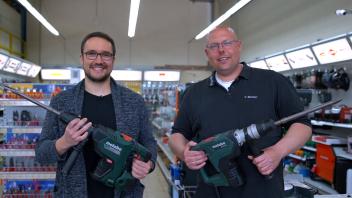 Reporter David König und Florian Bustorf, langjähriger Mitarbeiter bei der Firma Dähmlow.