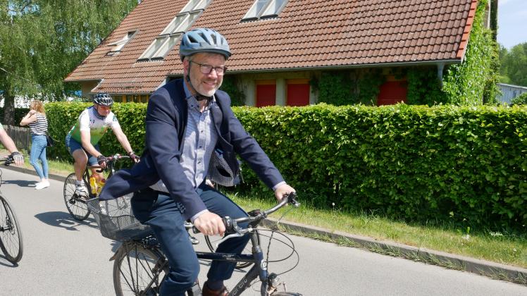 Greifswalds Oberbürgermeister Dr. Stefan Fassbinder ist überall mit dem Fahrrad unterwegs. Hier beteiligt er sich an der Tour d’Allee.