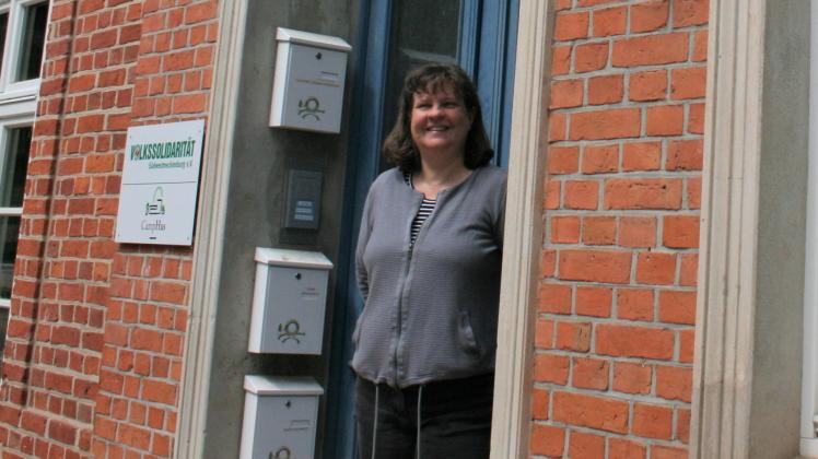 Sie leitet die Schuldnerberatung der Volkssolidarität in Ludwigslust: Katja Rosendahl.