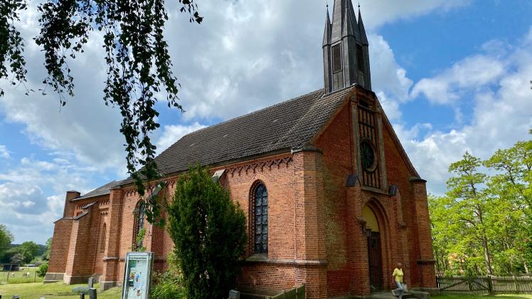 Nach einem Gottesdienst und dem Auftritt des Schweriner Postchores wird am Sonntag vor der Badower Kirche ein buntes Markttreiben geben.