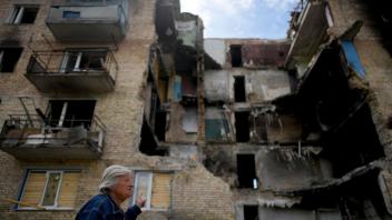 Ein zerstörtes Wohnhaus in Horenka nahe Kiew. Foto: Natacha Pisarenko/AP/dpa