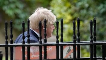 Der britische Premier Boris Johnson muss sich weiter schweren Vorwürfen rund ums «Partygate» stellen. Foto: Kirsty Wigglesworth/AP/dpa