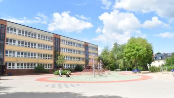 Die öffentlichen Plätze der Werner-Lindemann-Grundschule werden regelmäßig verdreckt hinterlassen. 