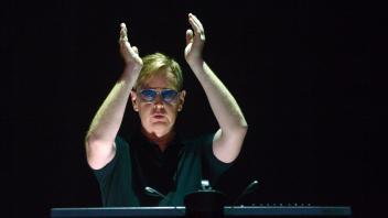 ARCHIV - Depeche-Mode-Keyboarder Andy Fletcher ist tot. Foto: picture alliance / dpa