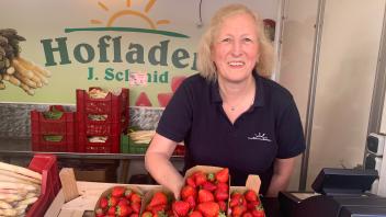 Marktstand Wochenmarkt Erdbeeren