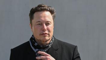 ARCHIV - Elon Musk steht wegen seiner Vorgehensweise bei der geplanten Twitter-Übernahme in der Kritik. Foto: Patrick Pleul/dpa-Zentralbild/POOL/dpa