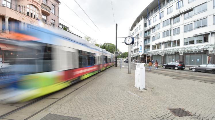 Auf dem Doberaner Platz in Rostock beginnen und enden viele Fahrten mit der Straßenbahn.