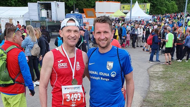 Waren zufrieden: Jörg Schulze (l.) und Stephan Krakow liefen beim Rennsteiglauf über die Marathon-Distanz auf vordere Plätze.