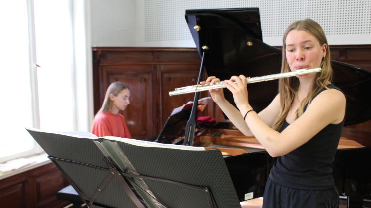 Nora und Emma Fischer haben sich  für den Bundeswettbewerb Jugend musiziert  2022  qualifiziert