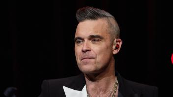 ARCHIV - Der britische Popstar Robbie Williams. Foto: Georg Wendt/dpa/Archiv