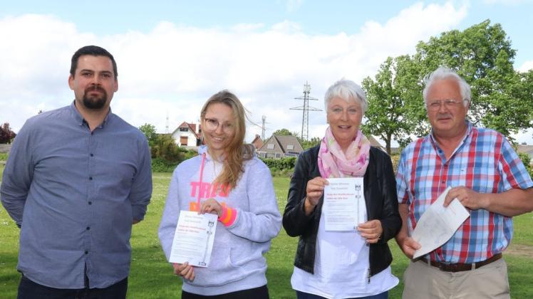 Die Bürgerinitiative „Gemeinsam für Heist“, kämpft gegen den Bau eines 42 Meter hohen Mobilfunkmasts direkt neben der Kita: Felix Jaumann (von links), Sophie Brande, Karin und Hans-Hermann Soltwedel.