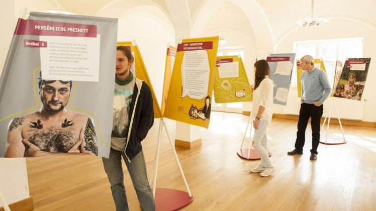 Die Ausstellung „Freiheit und ich“ der Nemetschek Stiftung in der VHS Wedel lädt ein auf eine Entdeckungsreise zu den Freiheitsrechten.