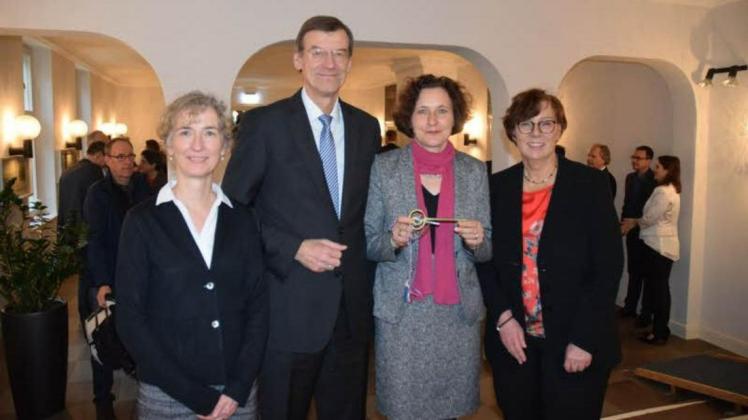 Noch nicht lange her: Tamara Blasel (2. von rechts) bei ihrer Amtseinführung in Schleswig mit ihrer Vorgängerin Susanne Bracker (links), ihrem Vor-Vorgänger Christian Blöcker und der damaligen Justizministerin Sabine-Sütterlin-Waack.
