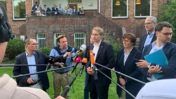 Der Moment der Verkündung: Daniel Günther und seine CDU wollen mit den Grünen regieren. Das wirft Fragen nach dem künftigen Kabinett auf.