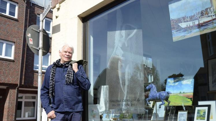 Gerd Uhlig hat in seinem Schaufenster bereits ein Transparent der Skulptur „Messenger“ hängen – eine kleine Version will der Künstler Barry Baldwin demnächst in der Galerie ausstellen.