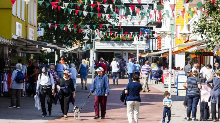 Die Einkaufsstraße von Helgoland: Die Insel erwartet 2022 wieder fast so viele Besucher wie vor Corona.