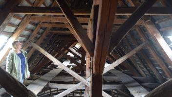 Der Dachstuhl der ev. ref. Kirche in Lingen: Hier fällt erheblicher Sanierungsbedarf an.