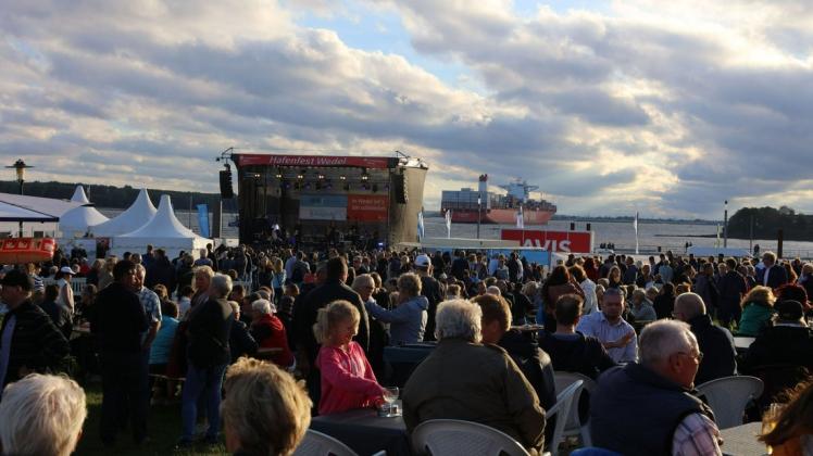 Das Hafenfest in Wedel ist zurück. Mehr als zehntausend Besucher lockte die Drei-Tage-Sause vor Corona regelmäßig an die Elbe.