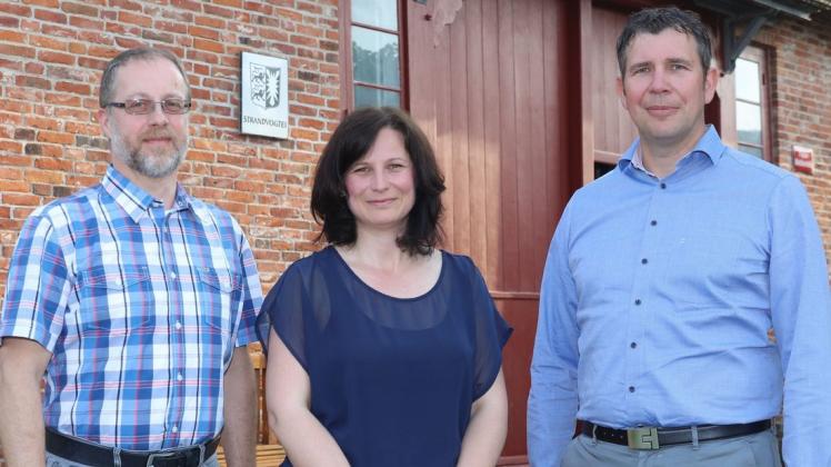 Madeleine Austinat ist neue Vorsitzende der Bürger für Haseldorf (BfH). Haseldorfs Bürgermeister Daniel Kullig (rechts) und Andreas Langbehn sind ihre Stellvertreter.