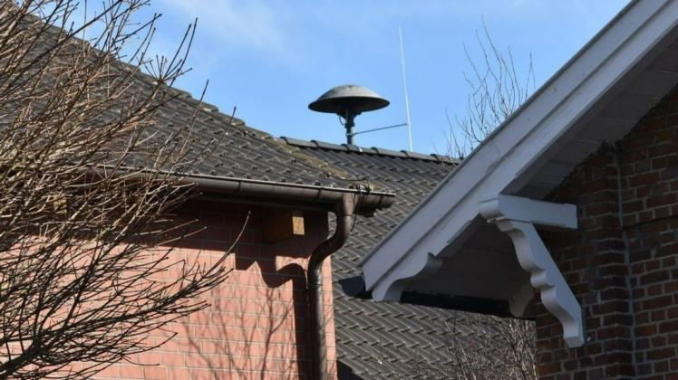 Die einzige Warnsirene in der Gemeinde Bönningstedt ist bislang auf dem Dach der Grundschule an der Kieler Straße positioniert.