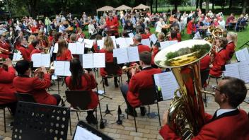 Das Serenadenkonzert des Blasorchesters Tungendorf (hier ein Archivbild) hinter dem Volkshaus ist ein Klassiker im Programm der Tungendorfer Woche.