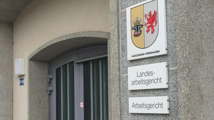 Vor der 5. Kammer des Landesarbeitsgerichtes wurde über die Berufung von Stefan Lange gegen das Urteil des Arbeitsgerichtes Schwerin verhandelt. Das Ergebnis ist ein widerruflicher Vergleich.