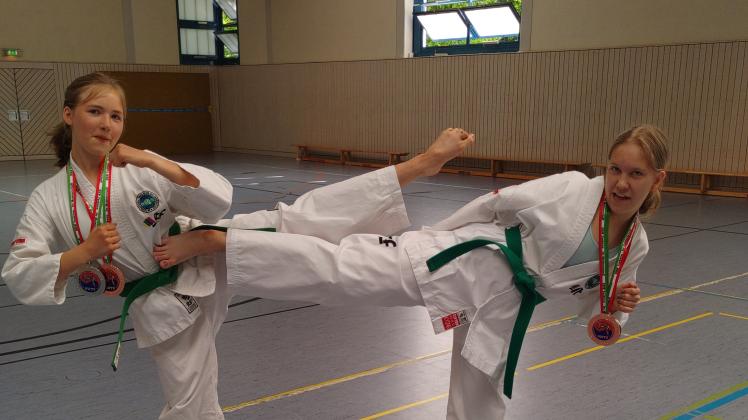 Die Technik sitzt bei den Taekwondo-Kindern aus Neuhaus. Das beweisen unter anderem Laura Lehmann und Lenja Gruner.