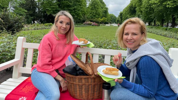 Die Buga Rostock 2025 GmbH mit Anne-Kristin Weise (l.) und Anja

Thomanek beteiligt sich mit einem Informationsstand am „Picknick im Grünen“.