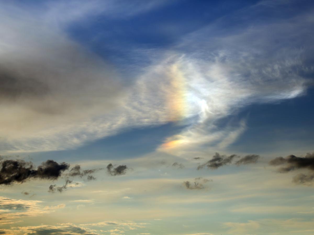 Regenbogenwolke macht den SVZ Brahlstorf bunt | über Himmel