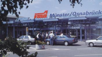 Im Jahr 1988 sah das Flughafengebäude noch ganz anders aus.