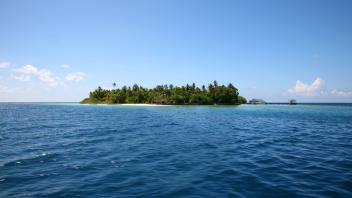 Island of Embudu in the Indian ocean , 2068203.jpg, adventure, bahamas, beach, beautiful, blue, caribbean, clear, clouds