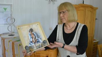 „Die Wartende“ hat Karin Miklis das Werk von ihrer Enkelin Jette genannt, das sie zu „Kunst offen“ in Dömitz präsentiert.