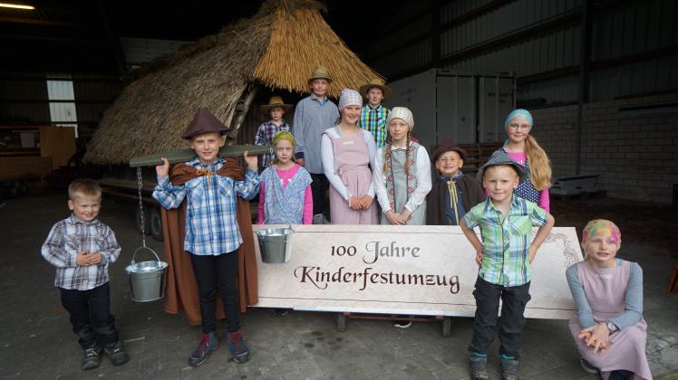 Die Kinder vom Westerholt sind vorbereitet und freuen sich auf den großen Umzug am Pfingstsonntag.