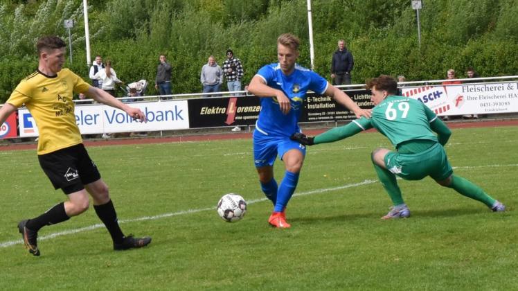 Hier verpasst Rasmus Tobinski die Chance zu einem weiteren Torerfolg, doch er war dennoch mit drei Treffern der überragende Spieler beim Eutiner Sieg gegen den TSV Altenholz.