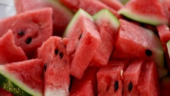 Wassermelonen sind ein Lebensmittel - kein Sportgerät. Das sollte auch die Meppener Gruppe „Charity meets 80ies“ anerkennen. 