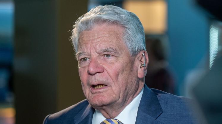 ARCHIV - Der frühere Bundespräsident Joachim Gauck bei einem Podiumsgespräch. Foto: Stefan Sauer/dpa/Archivbild