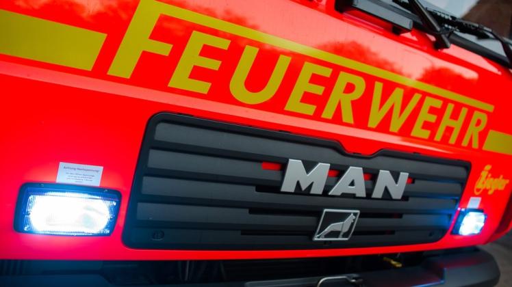 Die Freiwillige Feuerwehr konnte ein überspringen auf andere Ballen verhindern.