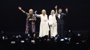 Thursday 26th May 
ABBA Suprise fans at what could be their final stage appearence of their career , by appearing on stage at the end of the ABBA Voyage performance . 
ABBA Voyage   concert.  Abba Arena Olympic Park, London, 
Agnetha Faltskog,  Bjorn Ulvaeus , Benny Andersson , Anni -Frid Lyngstad   

