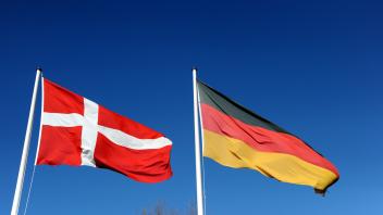 Deutsche und Dänische Flagge